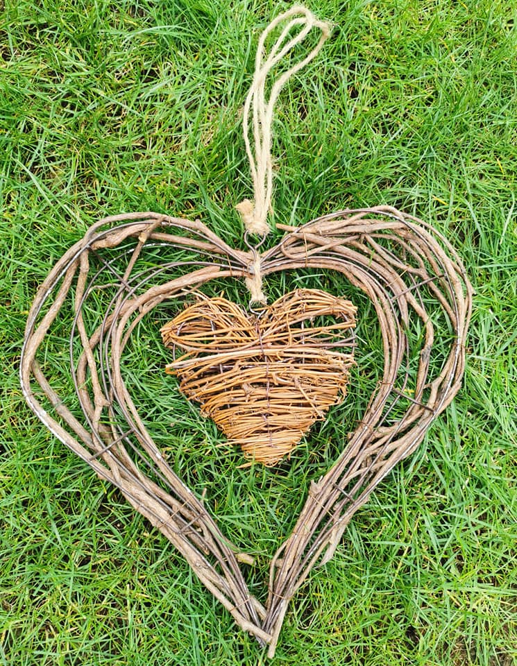 This image has an empty alt attribute; its file name is large-wicker-heart.jpg